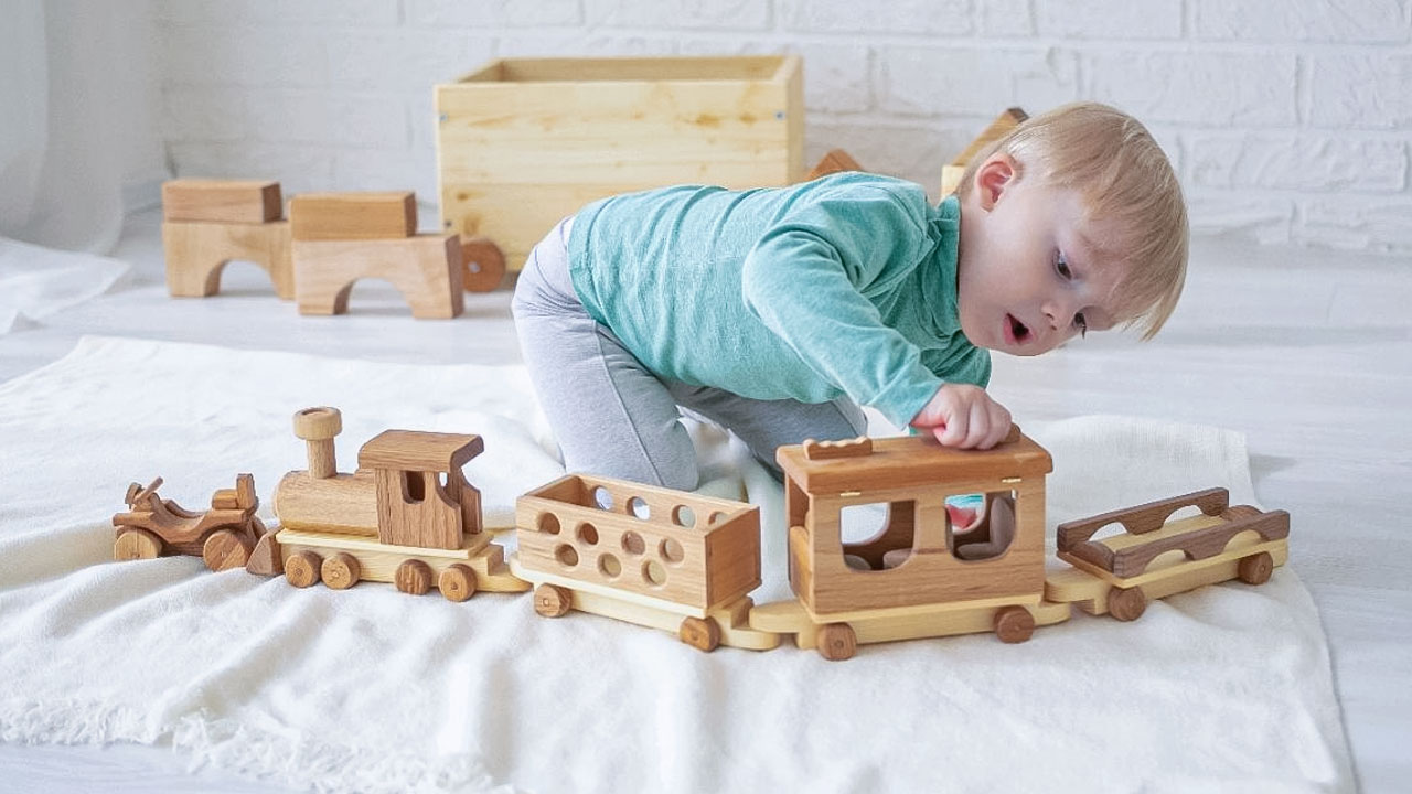 اسباب بازی قطار چوبی